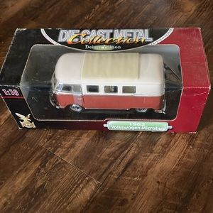 Yat Ming die cast 1:18 scale 1962 VW Microbus two tone